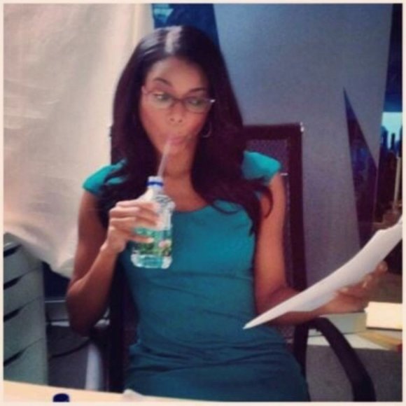 Meet your Posher, Della - Picture 2 of 3